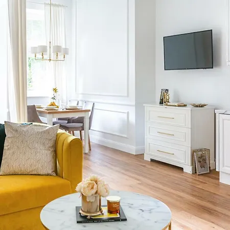 Golden Place Apartment *
