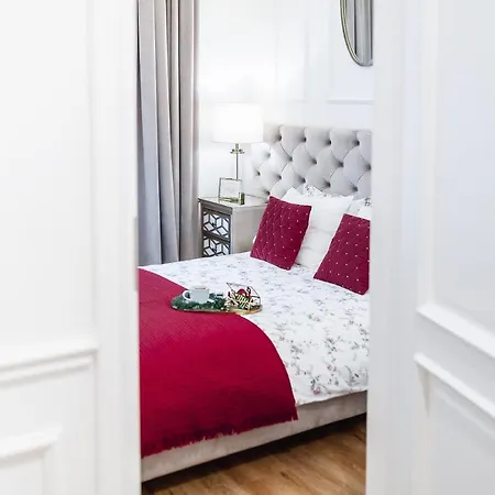 Golden Place Apartment *