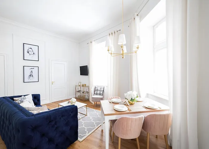 Golden Place Apartment *