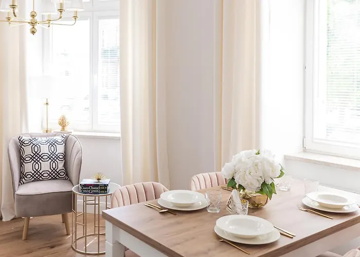 Golden Place Apartment *