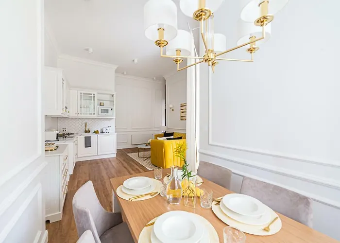 Golden Place Apartment *