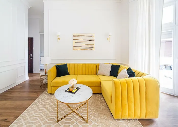 Golden Place Apartment *