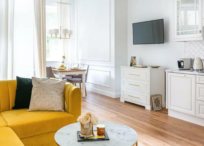 Golden Place Apartment *