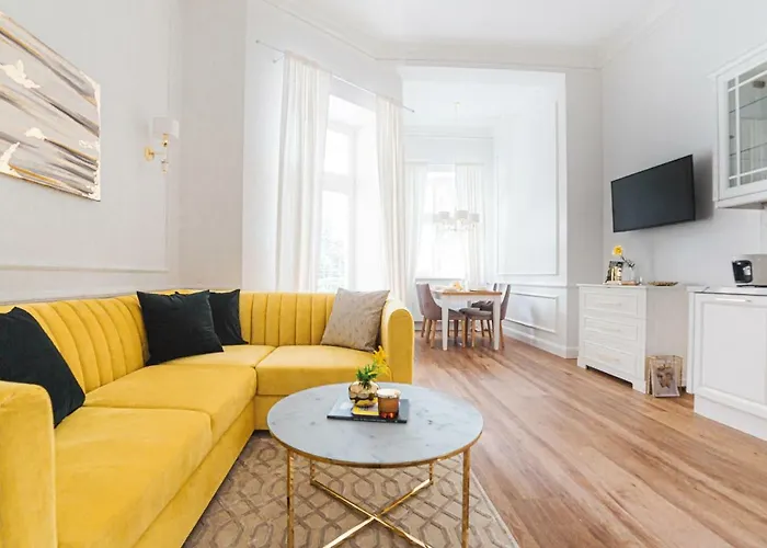 Golden Place Apartment *