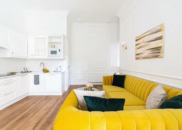 Golden Place Apartment *