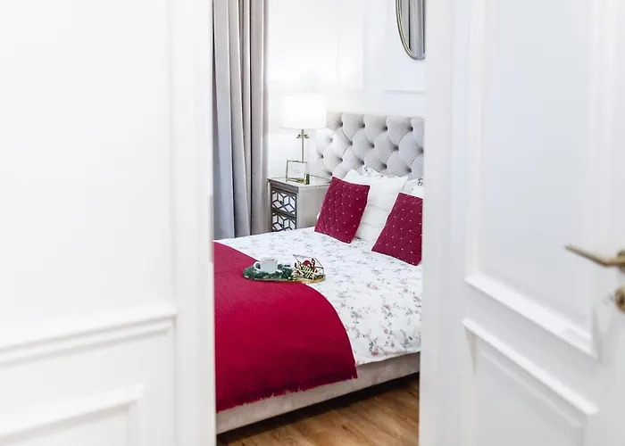 Golden Place Apartment *